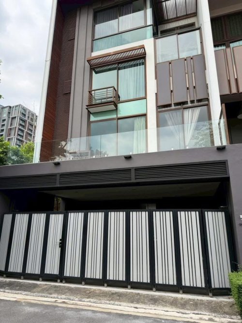Private Residence Sukhumvit 65 