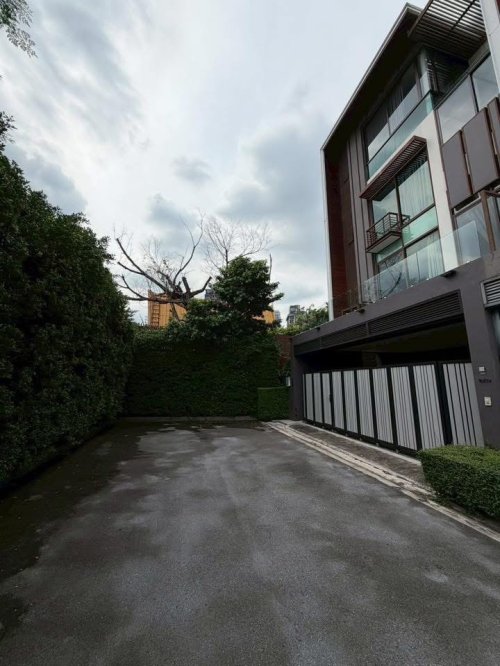 Private Residence Sukhumvit 65 